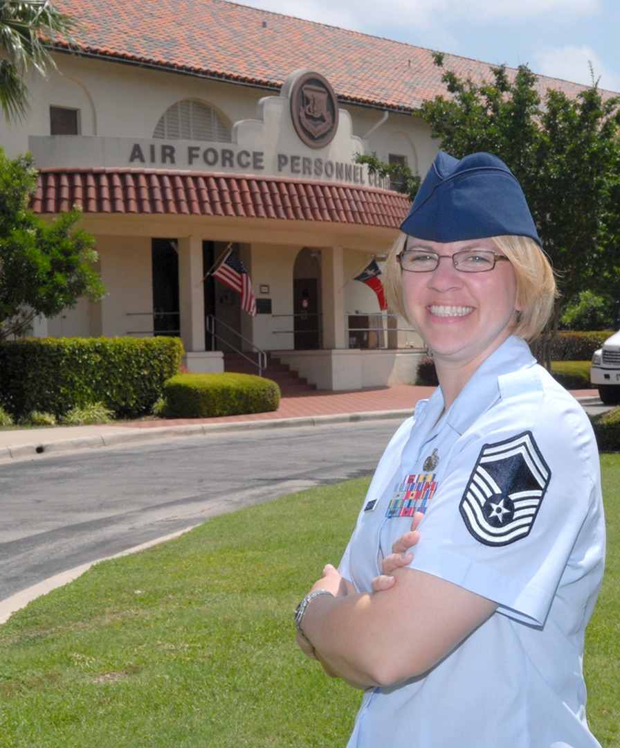 Senior Master Sgt. Tammy Brangard-Hern of the Air Force Personnel Center was named one of the Air Force’s 12 Outstanding Airmen for 2007. (U.S. Air Force photo by Rich McFadden)