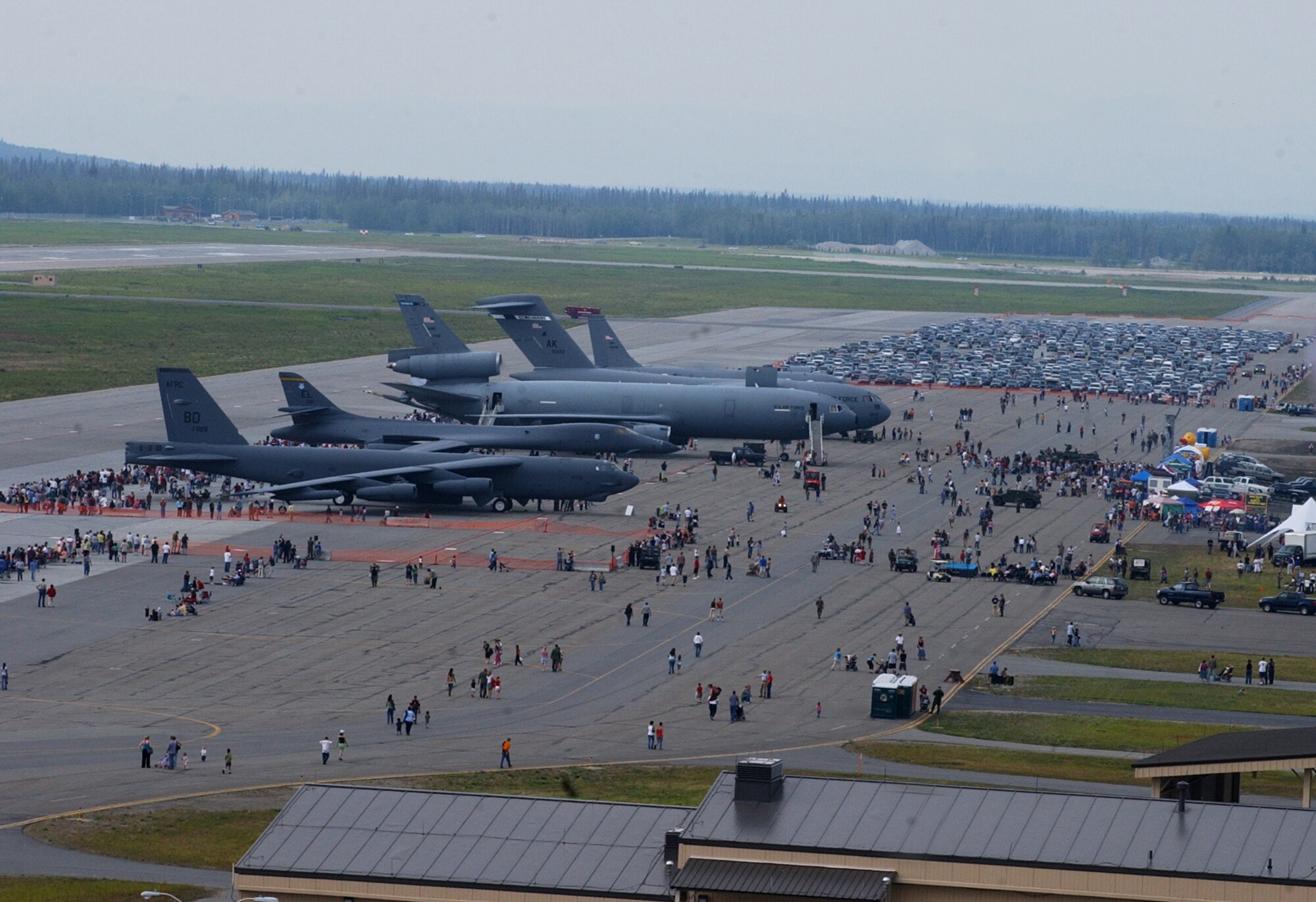 EIELSON AIR FORCE BASE, Alaska--Large crowds moved through several aircraft during the 2007 Soaring into Solstice Open House June 23 here. More than 25,000 people attended the all-day event featuring aerial and ground demonstrations including flybys, simulated airfield attacks, and aerobatic maneuvers as well as concessions, live music and many aircraft displays. (U.S. Air Force photo by Senior Airman Justin Weaver)
