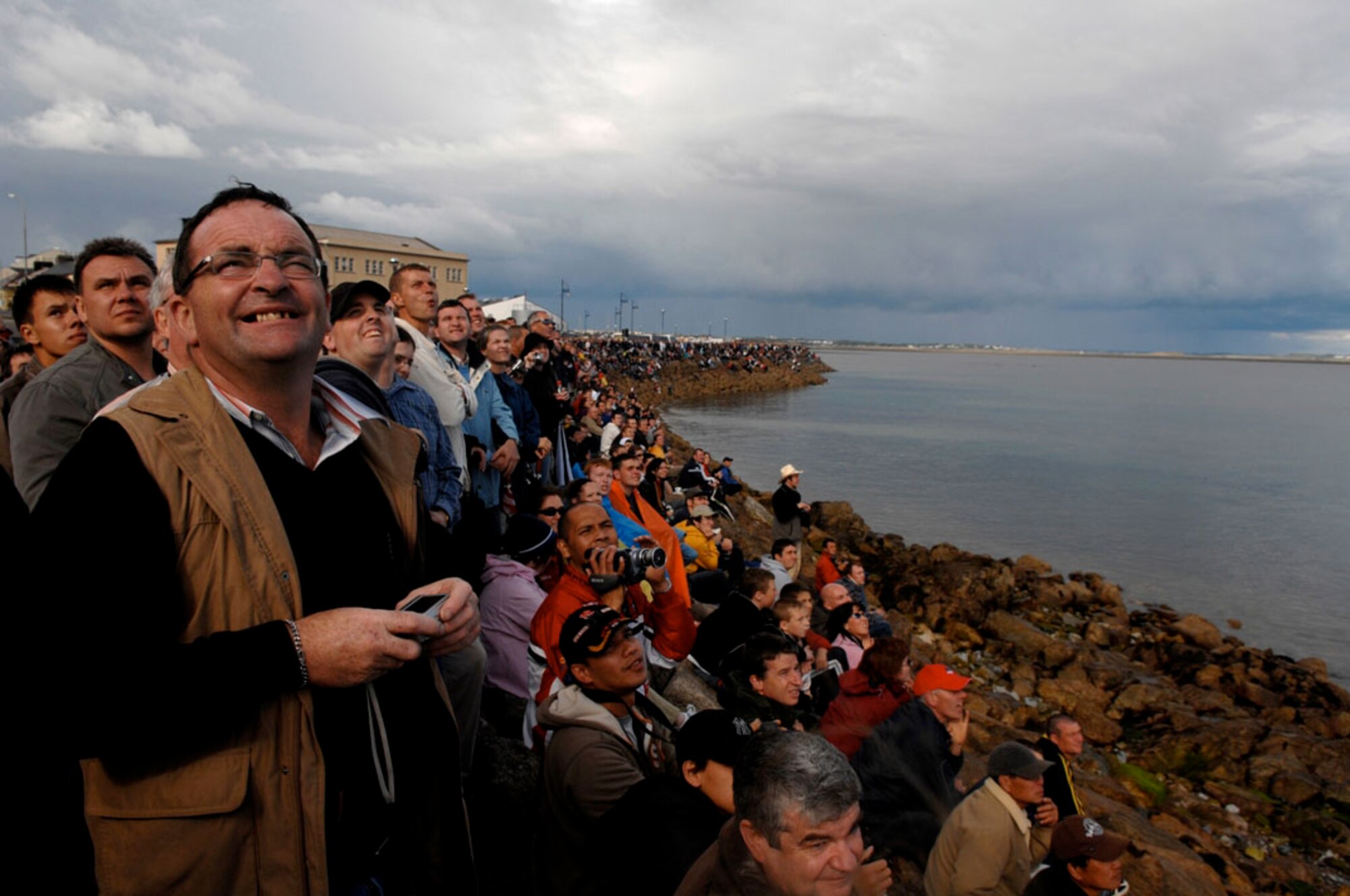 Crowds watch as the Air Force Thunderbirds fly overhead at the Salthill air show in Galway, Ireland, June 24.  This is the first time in the team's 54-year history the Thunderbirds have performed on Irish soil.  More than 100,000 people attended the air show.  (U.S. Air Force Photo/Tech. Sgt. Justin Pyle)