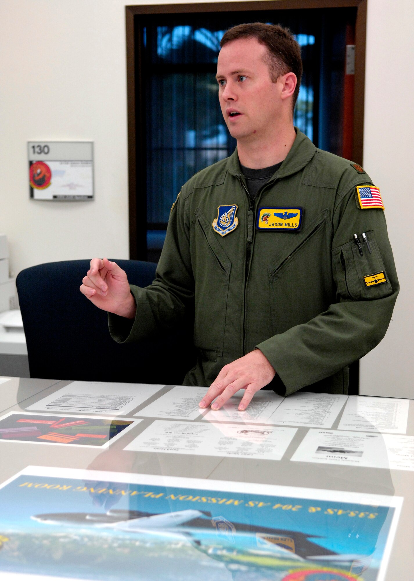 Maj. Jason Mills conducts a flight briefing prior to departing June 22 on a refueling training mission from Hickam Air Force Base, Hawaii. A KC-135 Stratotanker from the 909th Air Refueling Squadron at Kadena Air Base, Japan, is at Hickam AFB practicing with the C-17 crew from the 535th Airlift Squadron for the 2007 Air Mobility Command Rodeo. (U.S. Air Force photo/Tech. Sgt. Shane A. Cuomo) 
