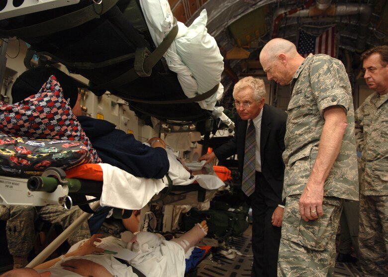 Lt. Gen. (Dr.) James Roudebush, Air Force Surgeon General, and Dr. Samuel W. Casscells, Assistant Secretary for Health Affairs, speak to wounded soldiers returning from overseas as Brig. Gen. Gar S. Graham, 79th Medical Wing commander, observes.  (U.S Air Force photo/Senior Airman Jeff Andrejcik)