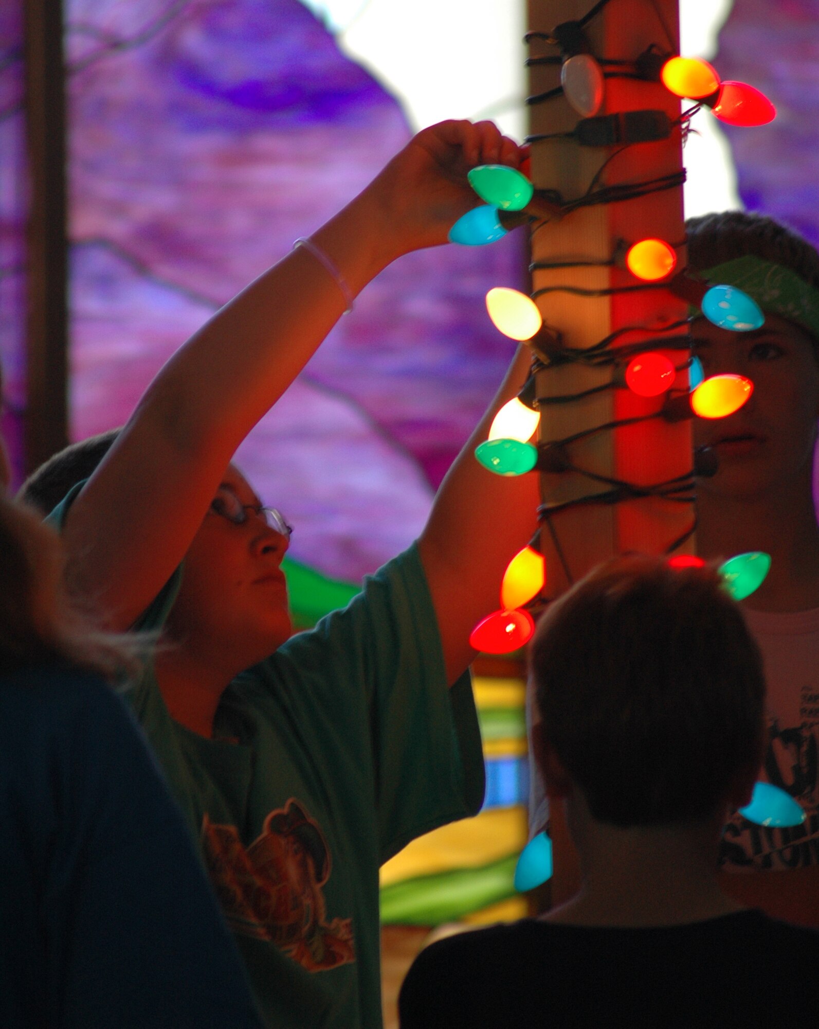 Little Warriors at Vacation Bible School screw light bulbs into the cross at the end of their day at the chapel to symbolize the sins that Jesus died for.  (U.S. Air Force photo / Airman 1st Class Dillon White)
