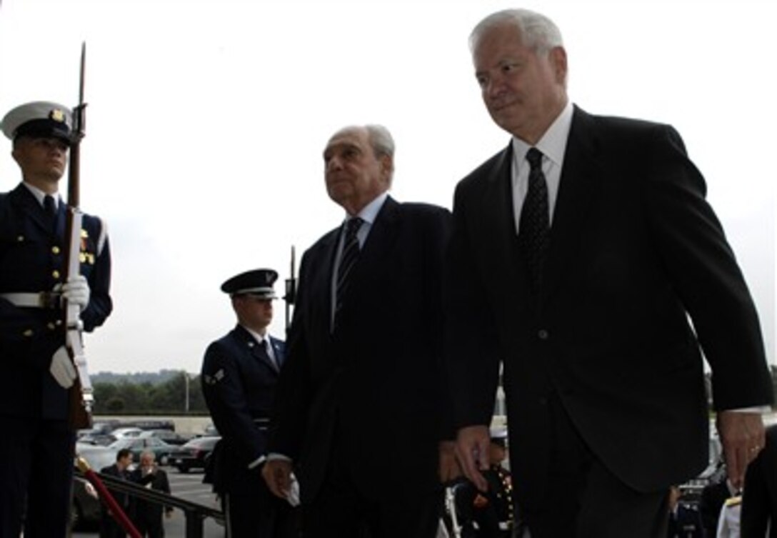 Secretary of Defense Robert M. Gates meets with Brazilian Minister of Defense Waldir Pires at the Pentagon, June 29, 2007.
