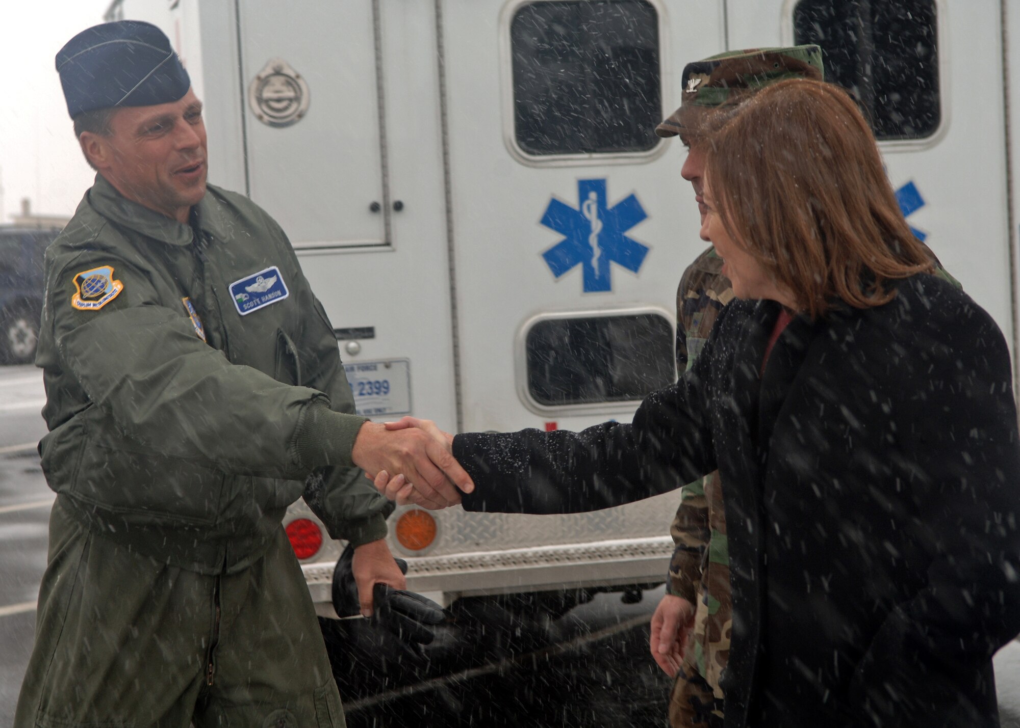 FAIRCHILD AIR FORCE BASE, Wash. -- Col. Scott Hanson (left), 92nd Air Refueling Wing commander, greets U.S. Sen. Maria Cantwell during her visit to the base Saturday. In addition to meeting with the commander, the senator also toured the 336th Training Group here. (Photo by Airman 1st Class Joshua Chapman)
