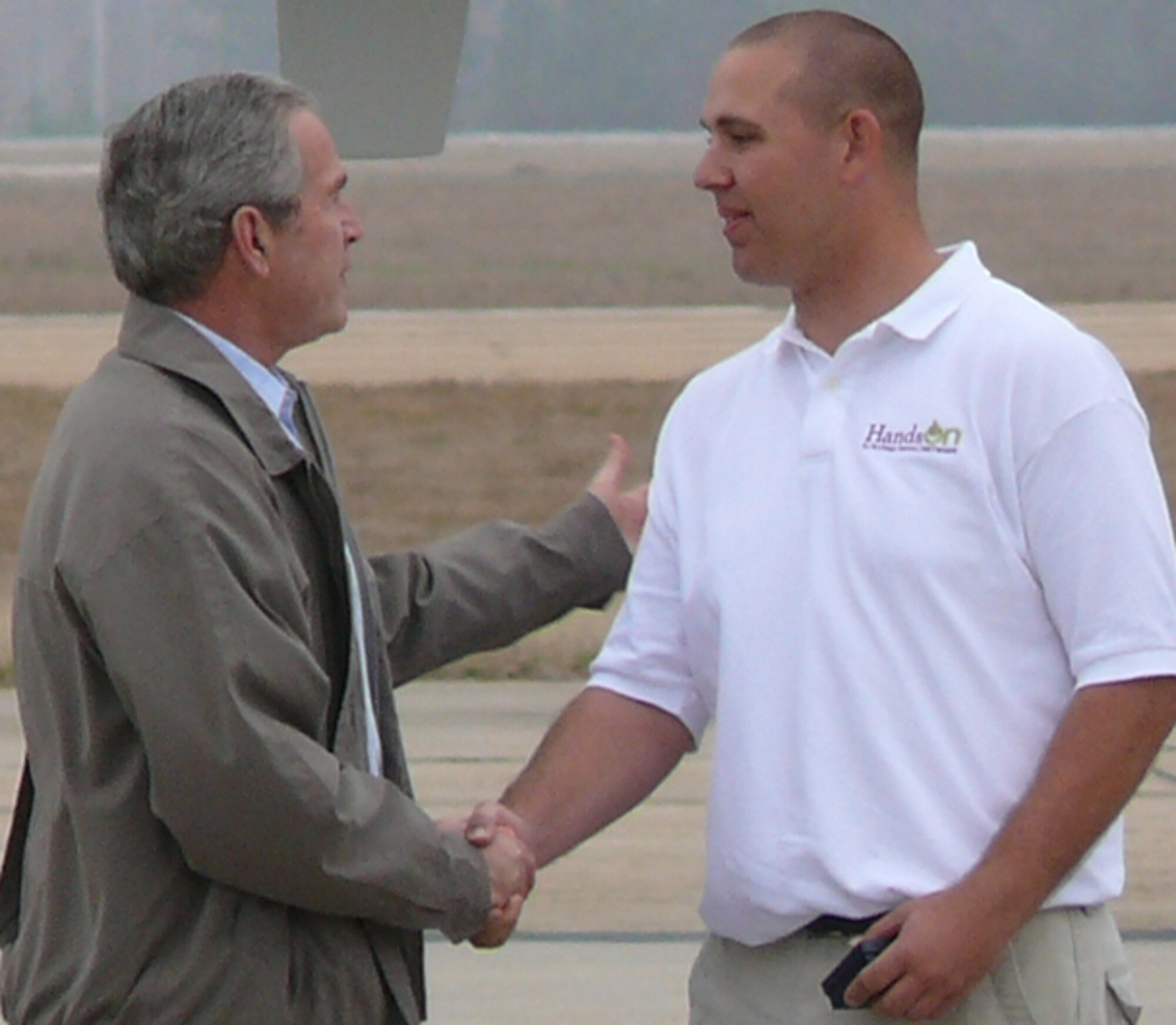 President Bush thanks Airman Petz for his volunteer service.