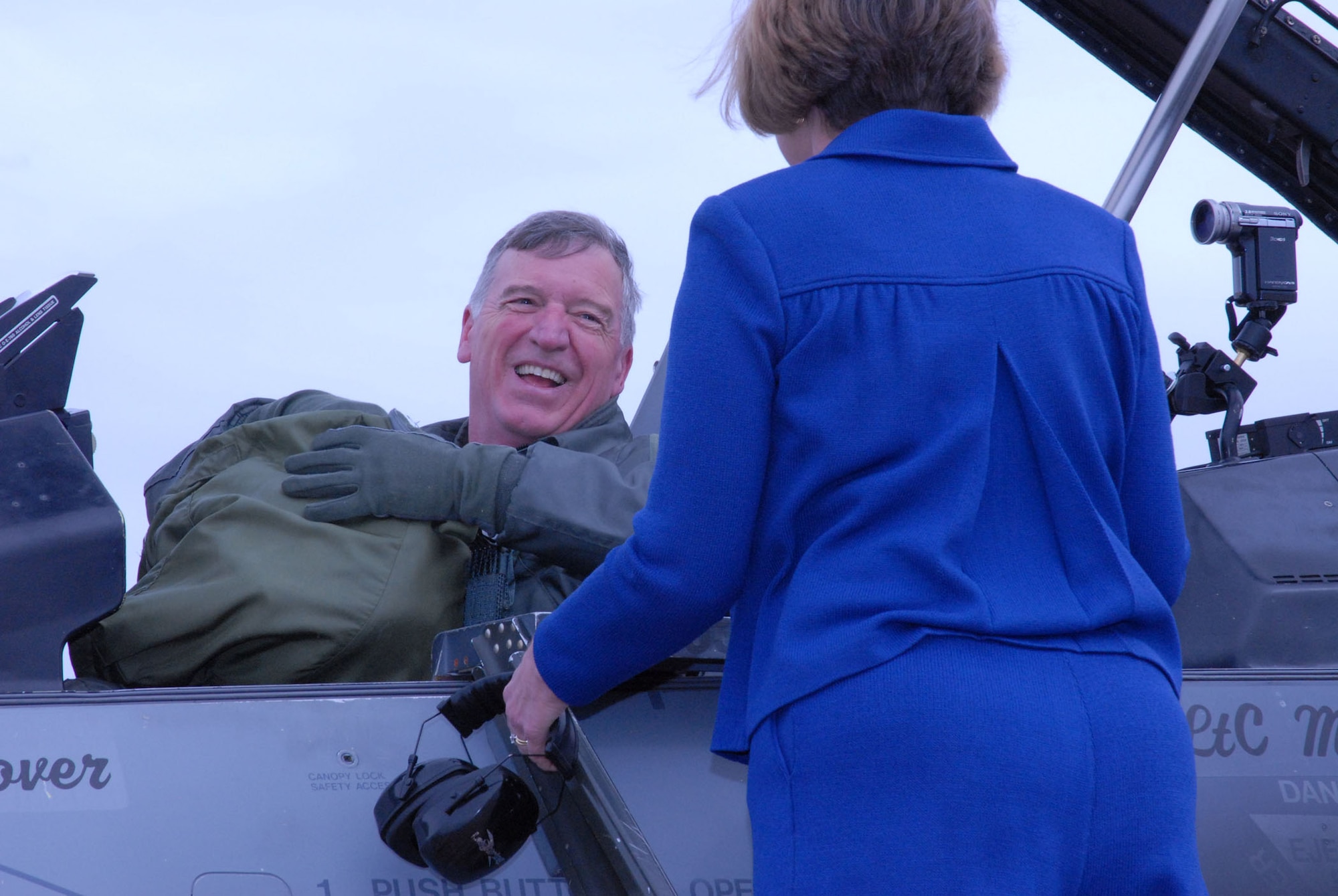 BUCKLEY AIR FOPRCE BASE, Colo. -- Maj. Gen. Mason C. Whitney, the outgoing Colorado National Guard adjutant general, is greeted by his wife Miriam after his final flight in an F-16 March 8. General Whitney retires March 24 after seven years of service as Colorado's highest-ranking military commander. (U.S. Air Force Photo by 2nd Lt. Darin Overstreet)