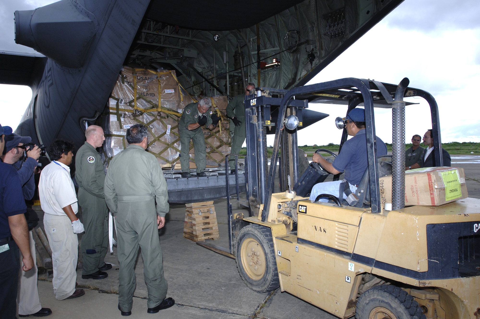 Airmen and local relief workers offload humanitarian supplies from a C-130 Hercules March 5 in Trinidad, Bolivia. U.S. Southern Command, in cooperation with the U.S. Agency for International Development, is delivering supplies in response to widespread flooding in the northern and eastern parts of Bolivia. (U.S. Army photo/Spc. Clayton Corey)