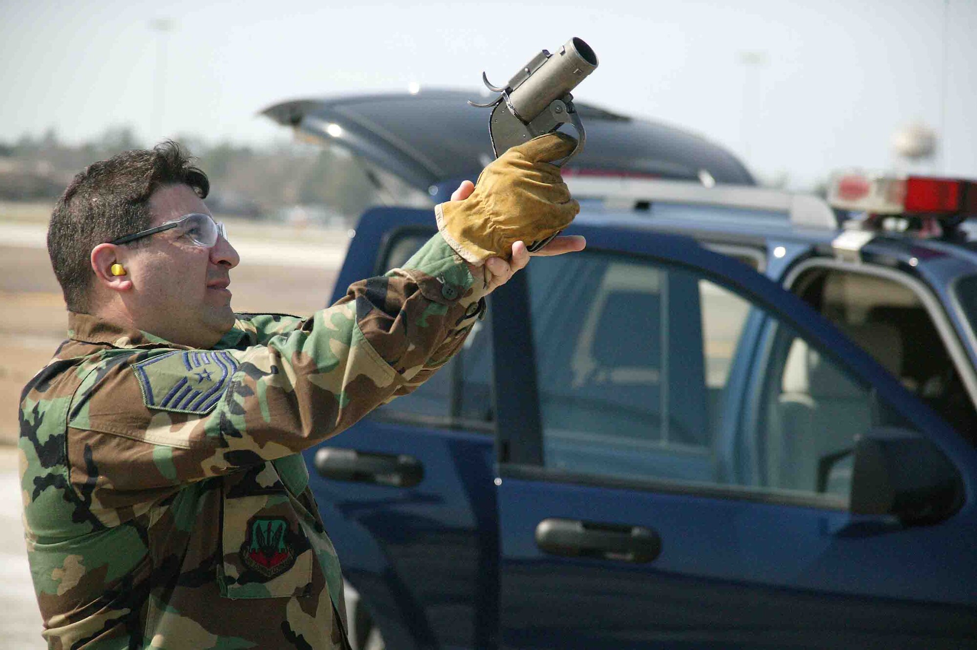 SHAW AIR FORCE BASE, S.C. -- Master Sgt. Barry Kennett, 20th Operations Support Squadron airfield manager, fires off pyrotechnics March 9 to scare birds away from the runway. Birds near the runway may cause damage to flying aircraft. Using pyrotechnics to scare birds away is one of the many duties of airfield management. (U.S. Air Force photo/Senior Airman John Gordinier)