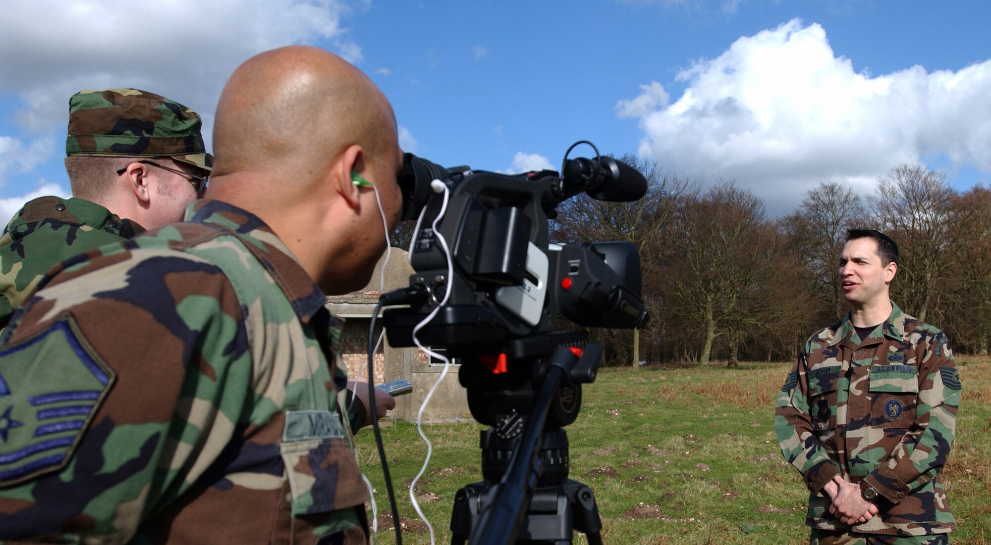 Videographer Master Sgt. Rodney Miranda and Public Affairs Specialist Senior Airman Clark Staehle interview Tech. Sgt. Robert Graham about SERE combat survival training event March 6, 2007 at Stanta training range.   (U.S. Air Force photo by Airman Brad Smith)                                                                      