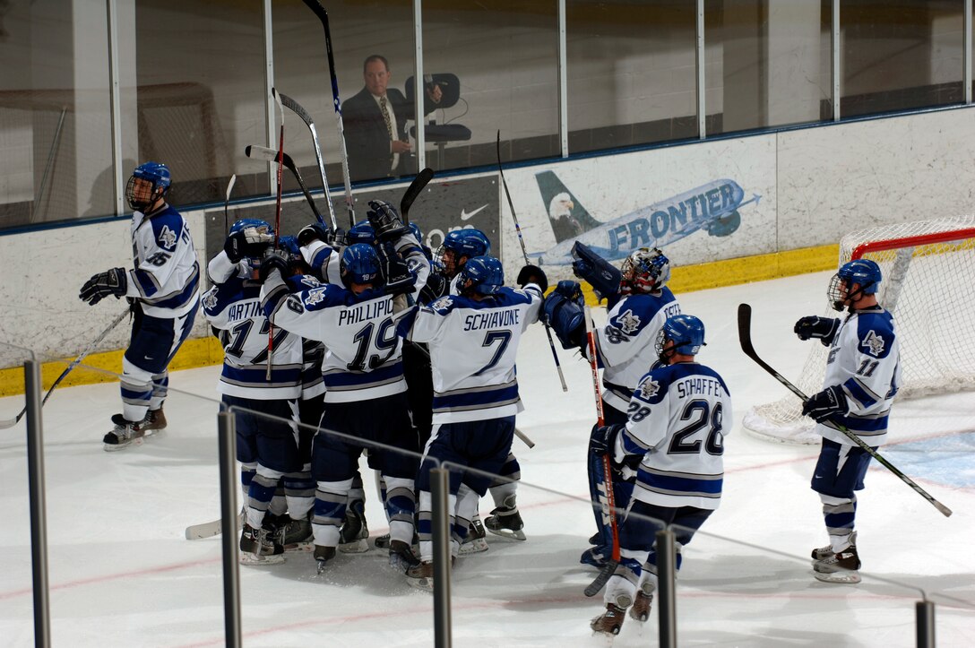 Air Force blanks Holy Cross, 3-0