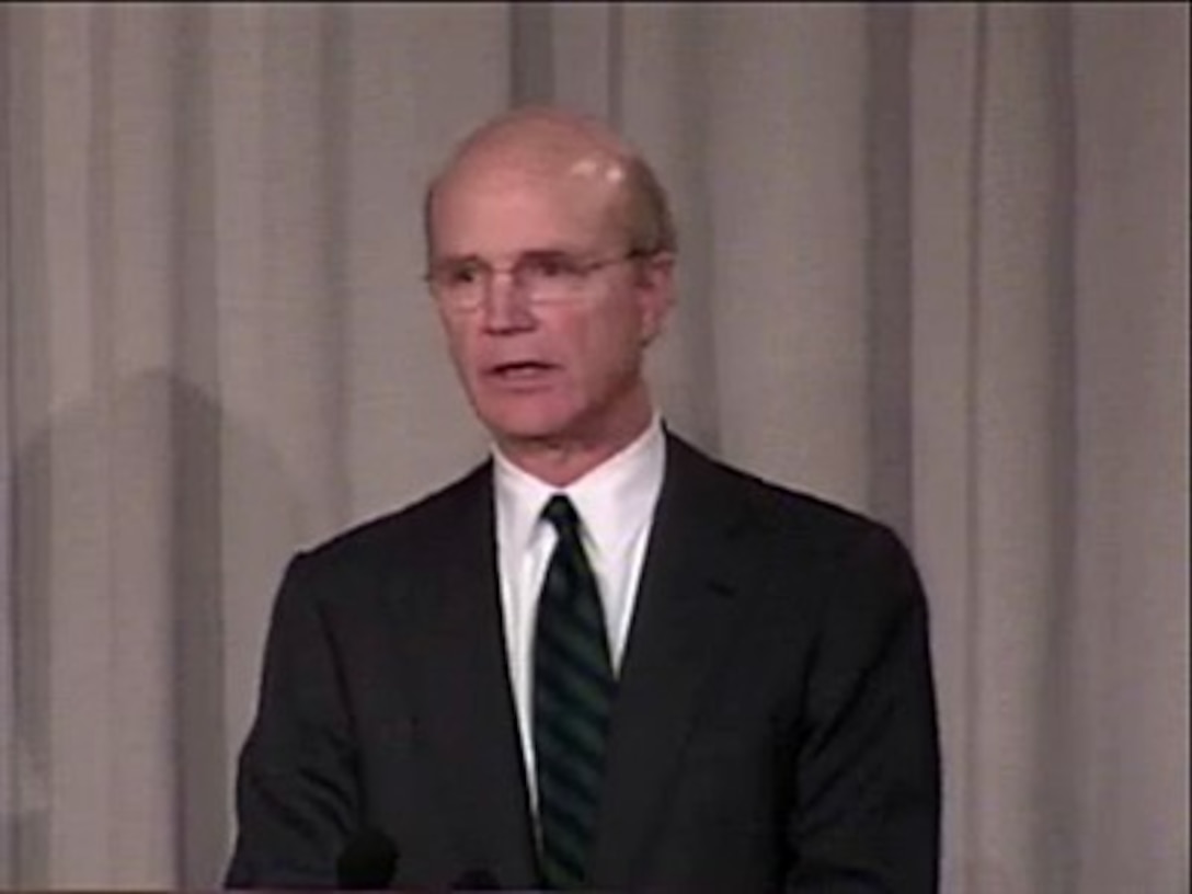 Acting Secretary of the Army Pete Geren speaks to the work force at Walter Reed Army Medical Center, March 12, 2007.