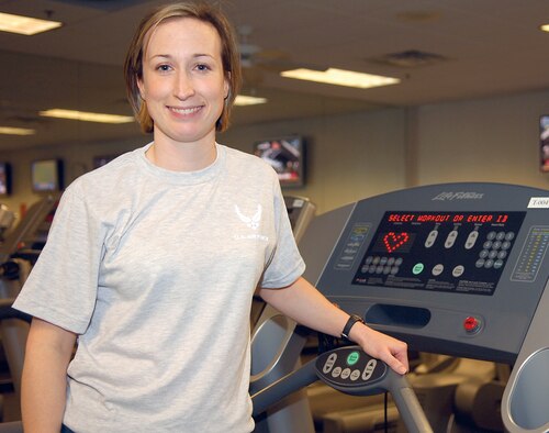 Susan Perlman is Fit to Fight. (U.S. Air Force photo by Staff Sgt. Manuel Martinez) 