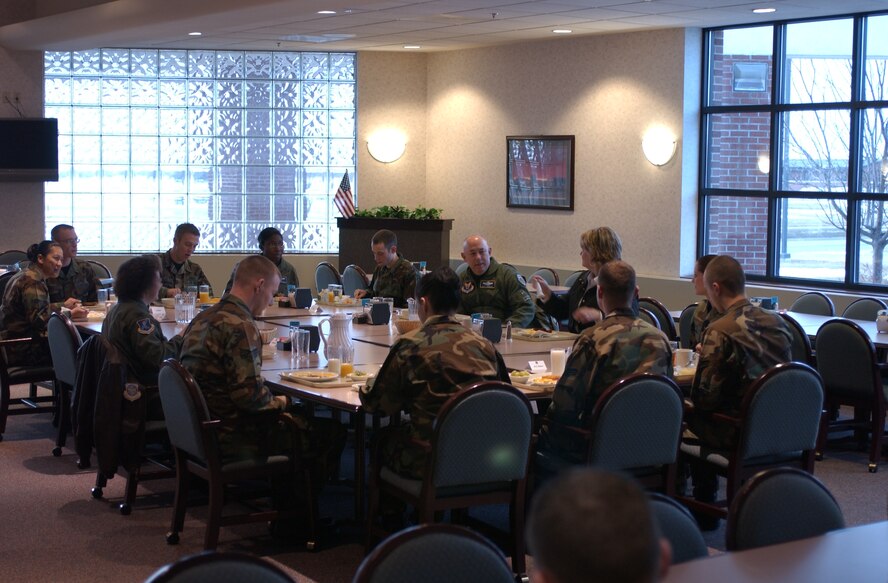 GRAND FORKS AIR FORCE BASE, N.D. – Air Force Chief of Staff, Gen. T. Michael Moseley talks with Airmen over breakfast here March 14. The Airmen brought up concerns from joint-basing to the KC-X program (U.S. Air Force photo/Senior Airman J. Paul Croxon).