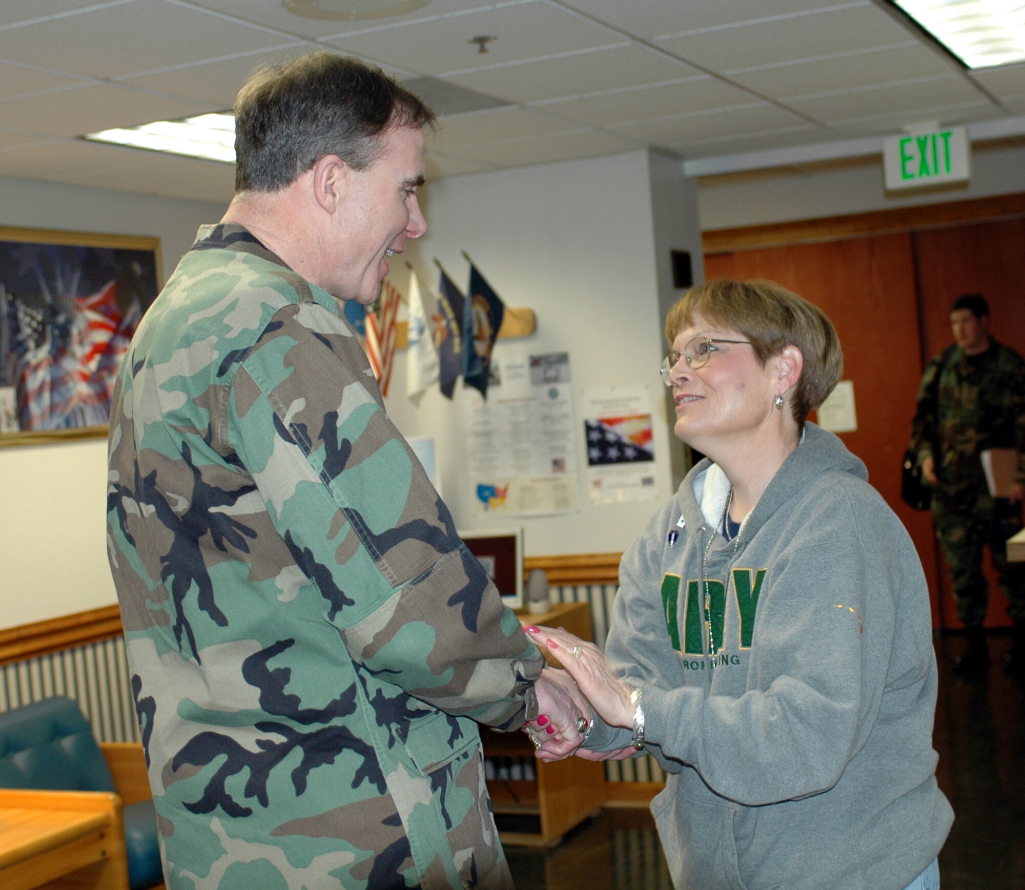 Brig. Gen. Robert McMahon, Director of Logistics, Headquarters Air Mobility Command, Scott Air Force Base, Ill., speaks with Mrs. Toni Colip, USO volunteer, at the passenger terminal. The passenger terminal was one of the many stops during General McMahon’s visit March 19. (U.S. Air Force photo by Airman Kristen Rohrer)