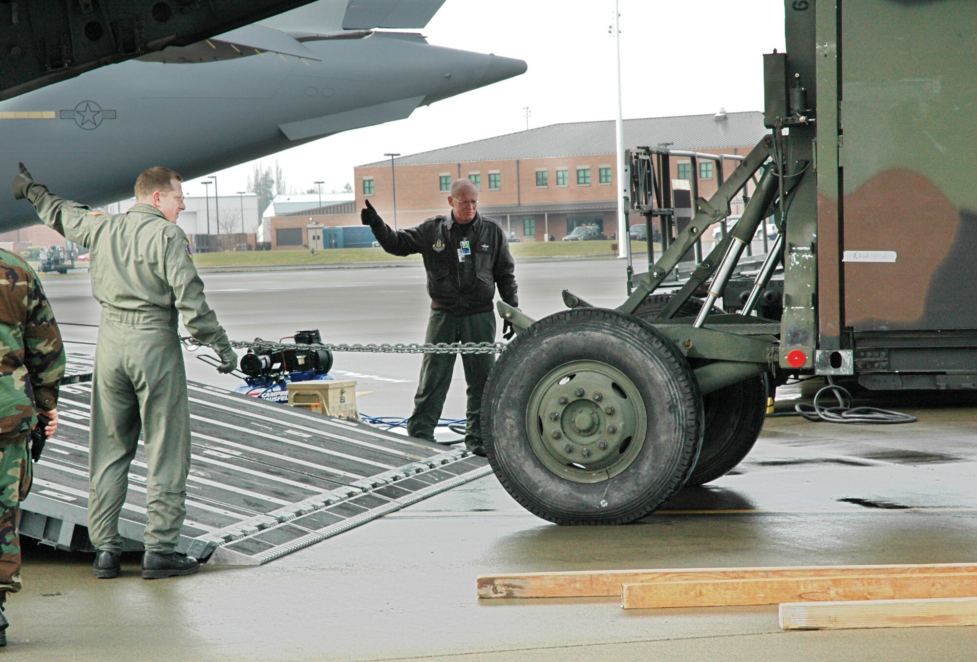MCCHORD AIR FORCE BASE, Wash. - Master Sgt. Lyle Lane, 446th Airlift Control Flight (right), monitors the loading of the MARC during a joint ALCF-86th Aerial Port Squadron training opportunity.  (U.S. Air Force photo by Senior Airman Desiree Kiliz)
