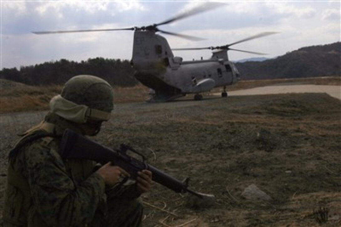 A Marine assinged to the combat service support element of the 31st Marine Expeditionary Unit, provides security for a CH-46E Sea Knight helicopter during a convoy live-fire training event in the Republic of Korea, March 17, 2007.