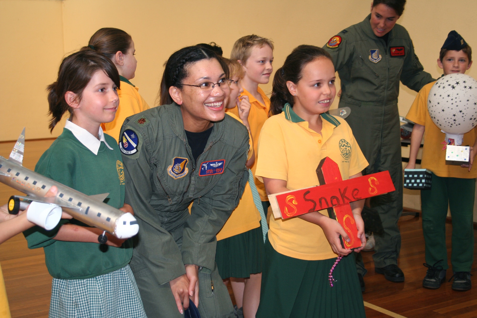 Maj. Janel Egana, air surveillance officer with the 961st Airborne Air Control Squadron, Kadena Air Base, Japan, poses with students from the Lara Primary School, Lara, Victoria, Australia. Major Egana and other Pacific Air Forces Airmen visited the school Thursday to speak to students about being in the U.S. Air Force. The Airmen are in Australia supporting Australian International Airshow 07.  (U.S. Air Force photo/Capt. Yvonne Levardi)