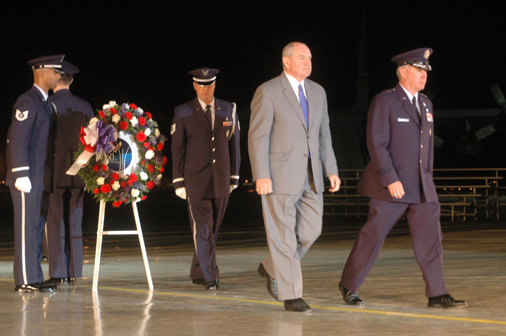 Gov. Sonny Perdue and Maj. Gen. Tom Owen place a wreath to honor fallen heroes. U.S. Air Force photo by Sue Sapp 

