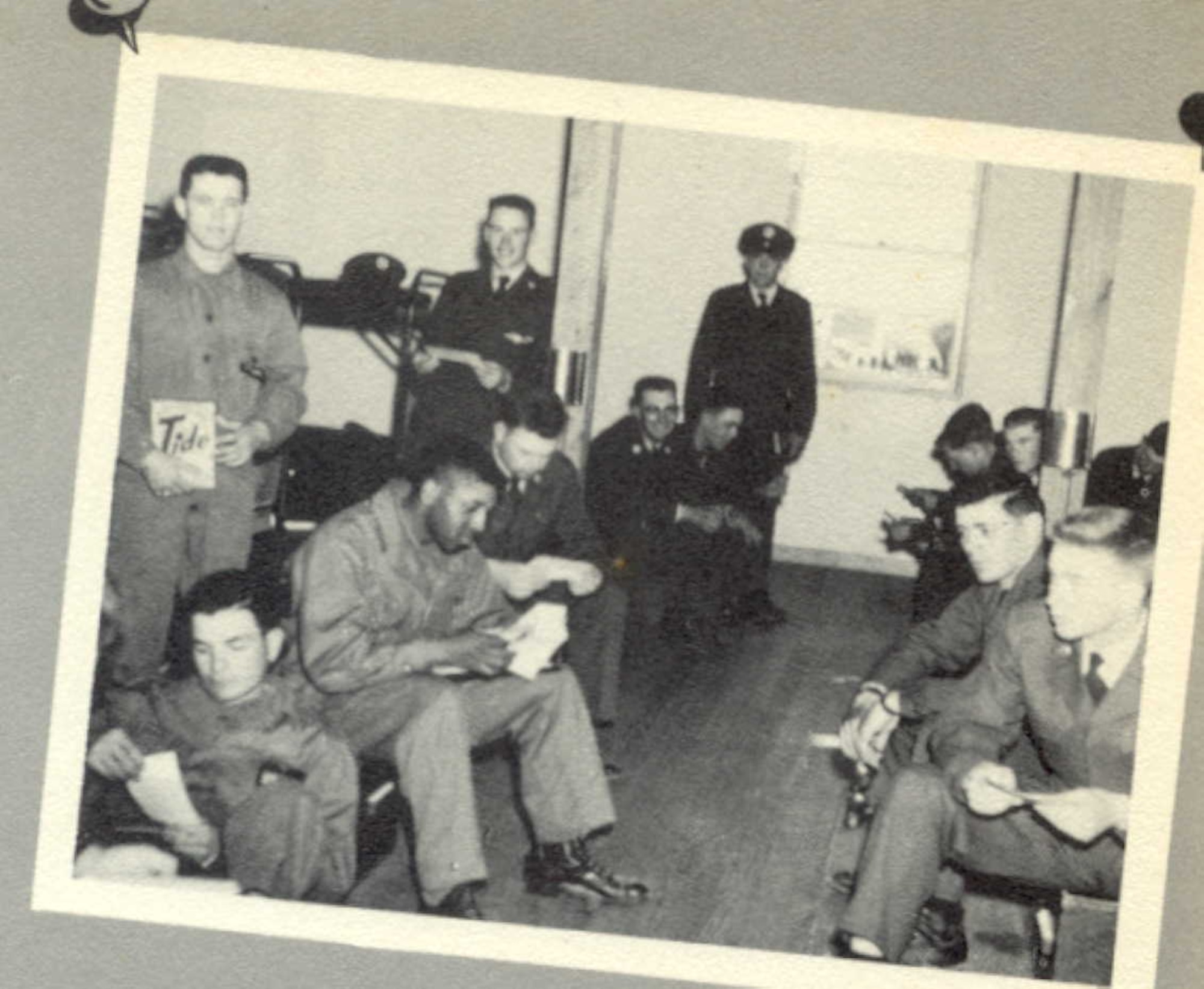 photo of airmen from 1955 reading letters