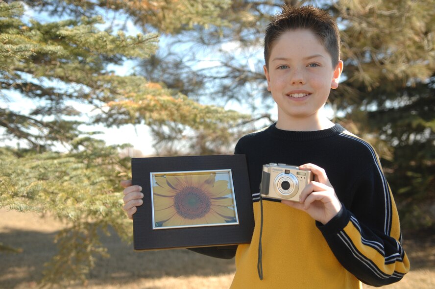 MINOT AIR FORCE BASE, N.D. -- Jared Munson, son of Master Sgt. Dean Munson, 5th Maintenance Group, and wife Teresa, recently won the 2006 North Dakota Department of Agriculture Photography Contest in the “Crops” category with his photo of a sunflower.  Jared, 10, was presented the award in Bismarck by the Agriculture Commissioner Roger Johnson. (U.S. Air Force photo by Senior Airman Christopher Boitz)