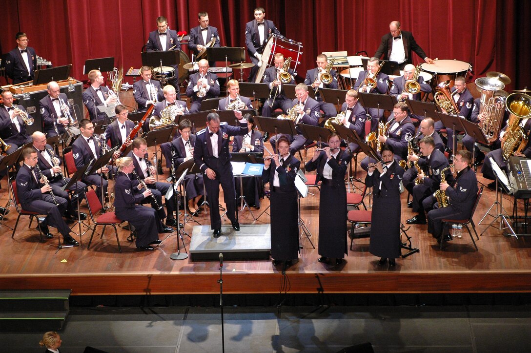 Capt. R. Michael Mench conducts the USAF Band of the Golden West.