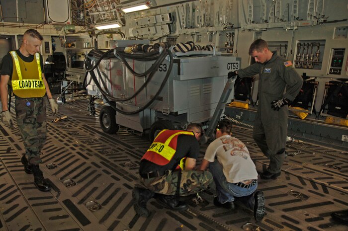 Airman 1st Class Matthew Efird, loadmasters on Charleston AFB trains augmentee loadmasters on how to properly secure a power cart after it has been loaded on a C-17 April 28 at Davis-Monthan AFB, Ariz.(U.S. Air Force photo/Staff Sgt. April Quintanilla)