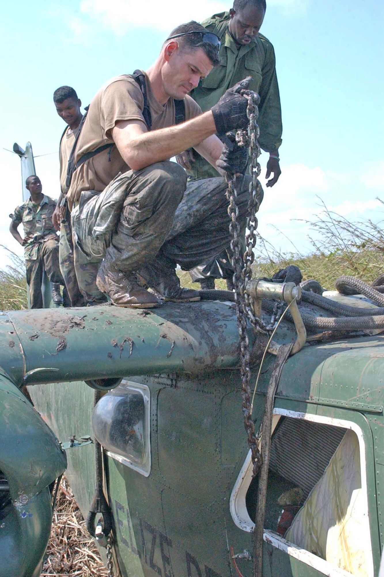 BELIZE CITY, BELIZE -- U.S. Army Sgt. 1st Class Mike Parks, 1st Battalion, 228th Aviation Regiment quality control noncommissioned officer in charge, counts the number of links on the chain-metal part of a slingload. The 25,000 pound slingload was used to lift a downed Belize Defence Force Defender aircraft out of a marsh May 3. (U.S. Air Force photo by Staff Sgt. Chyenne A. Griffin)                           