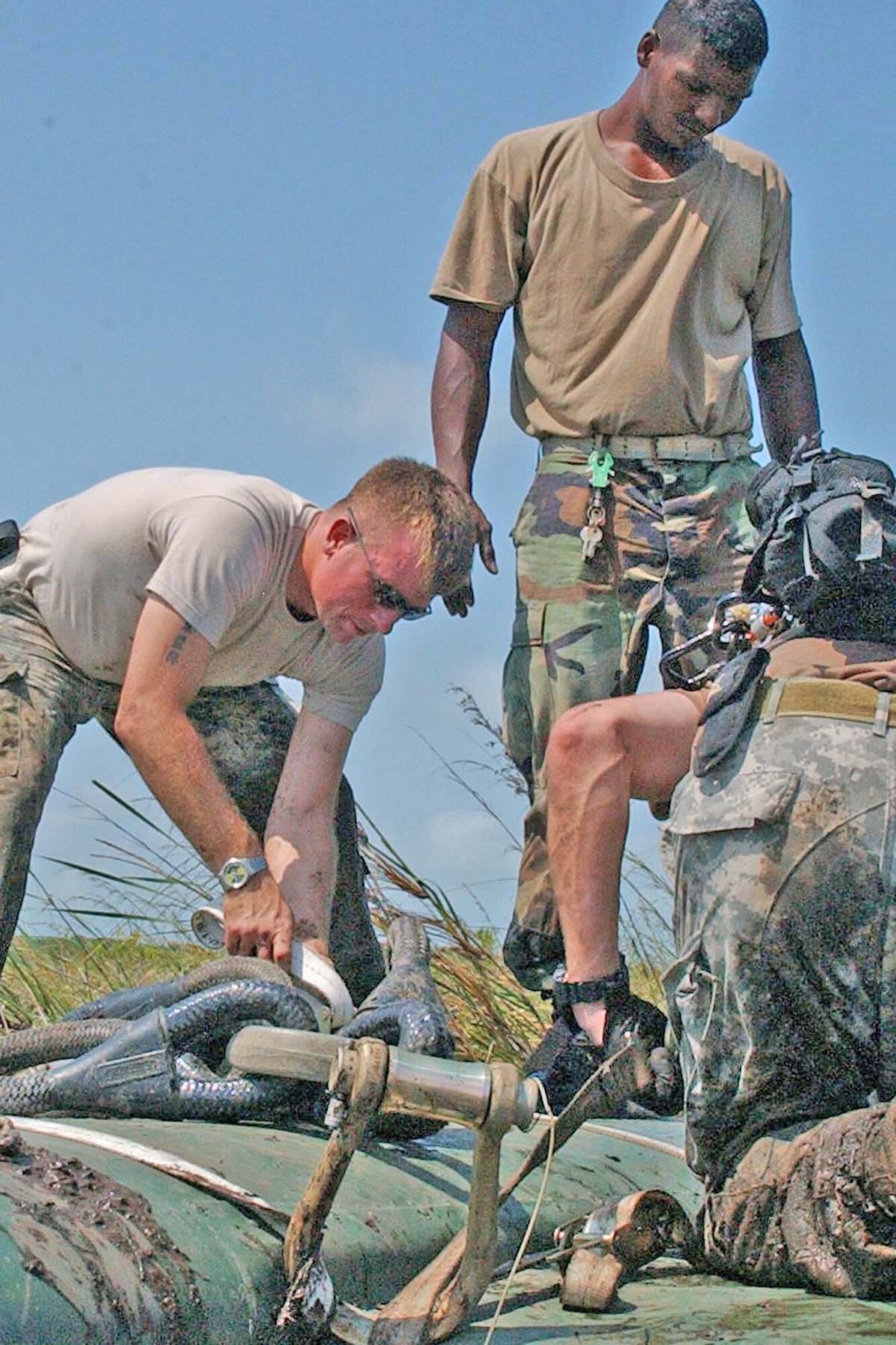 BELIZE CITY, BELIZE -- U.S. Army Sgt. Michael Linn, 1st Battalion, 228th Aviation Regiment Black Hawk crew chief, tightens one of the slingload straps on a downed Belize Defence Force BN-2B Defender aircraft. Joint Task Force-Bravo Soldiers, with assistance from troops from the Belize Defence Force, successfully rigged the downed Defender aircraft and it was successfully slingloaded onto a U.S. Army UH-60 Black Hawk helicopter and delivered to the BDF air station at Belize City International Airport May 3. (U.S. Air Force photo by Staff Sgt. Chyenne A. Griffin)                     
