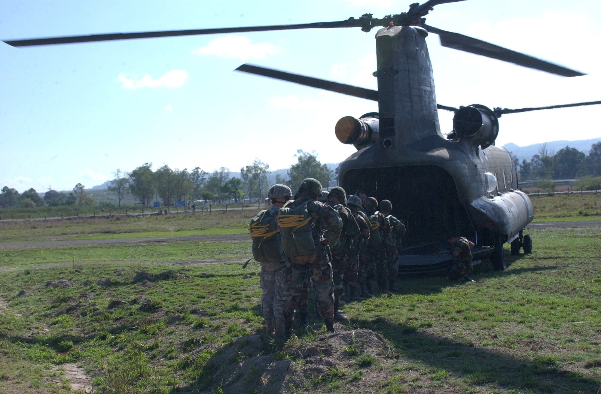 TAMARA DROP ZONE, Honduras – Central and South American paratroopers board a CH-47 Chinook helicopter for an airborne operation here. Joint Task Force-Bravo hosted Iguana Voladora, an annual paratrooper exercise, April 29 through May 4 and hosted more than 50 paratroopers from Central and South America for the week.   (U.S. Air Force photo/Tech. Sgt. Sonny Cohrs)