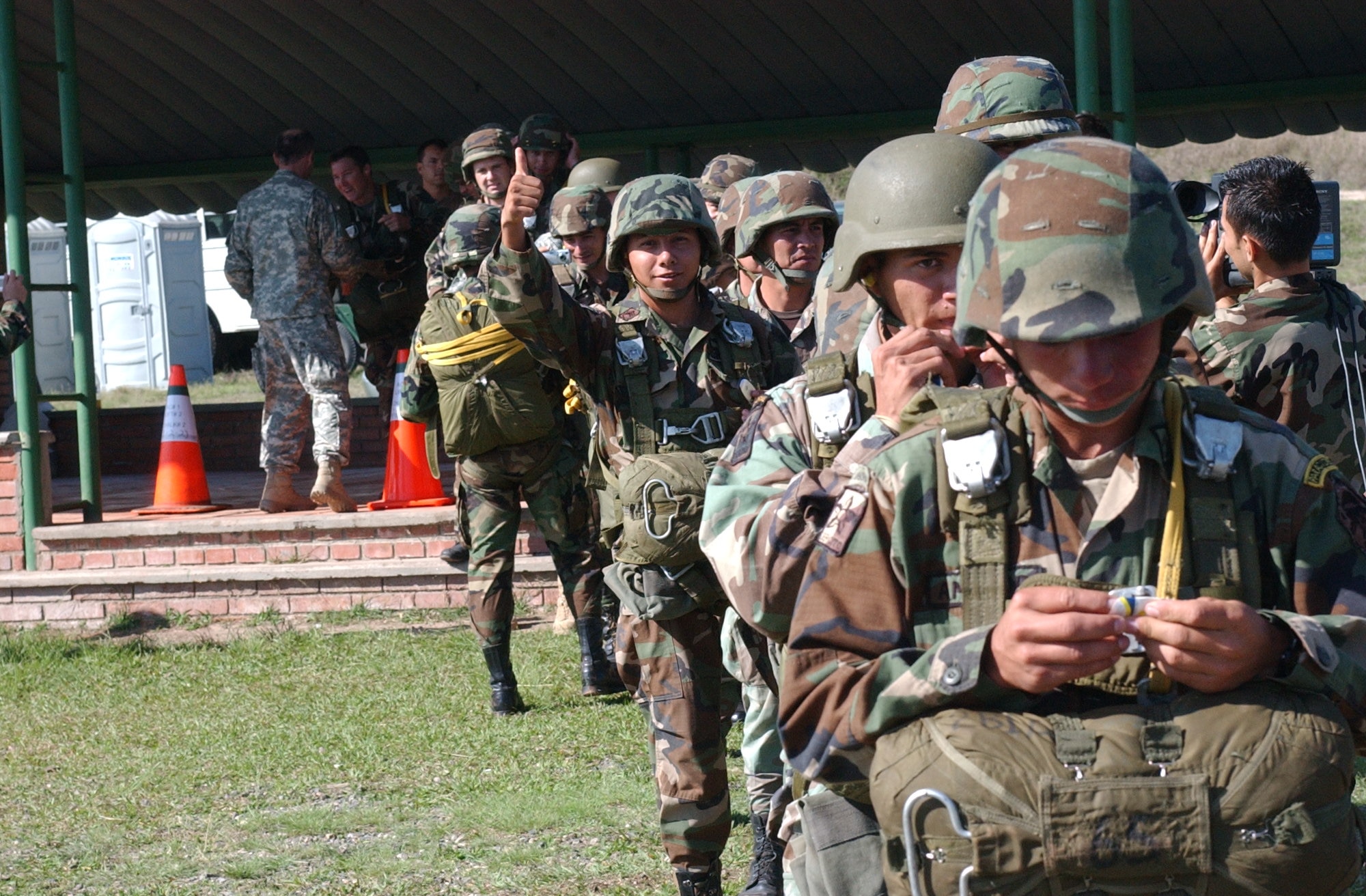 TAMARA DROP ZONE, Honduras – A Central American paratrooper gives a “thumbs up” as he waits in line prior to boarding a CH-47 Chinook helicopter for an airborne operation here. Joint Task Force-Bravo hosted Iguana Voladora, an annual paratrooper exercise, April 29 through May 4 and hosted more than 50 paratroopers from Central and South America for the week.   (U.S. Air Force photo/Tech. Sgt. Sonny Cohrs)
