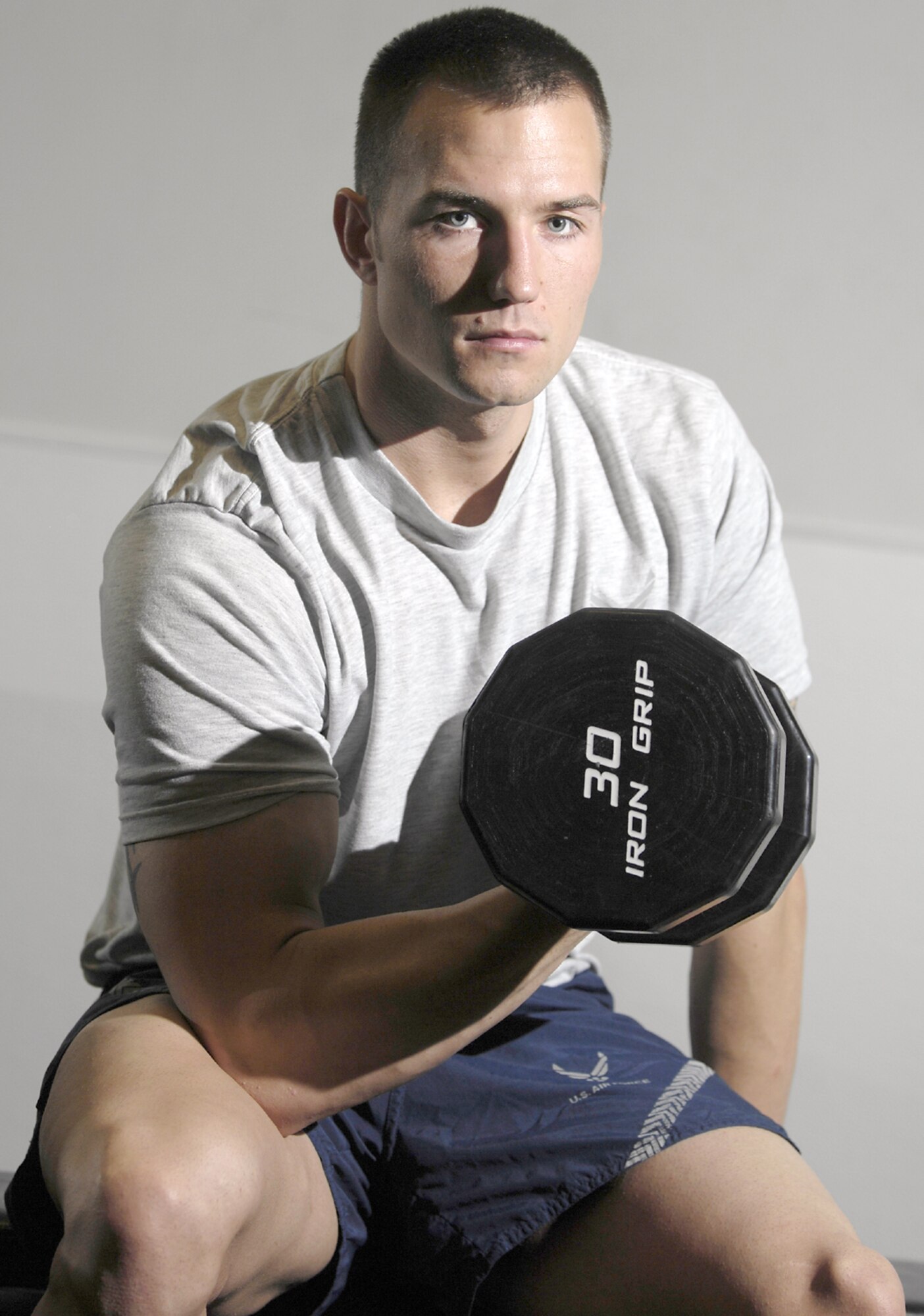 Senior Airman Jason Fisher is Fit to Fight. (U.S. Air Force photo by Staff Sgt. Manuel Martinez)