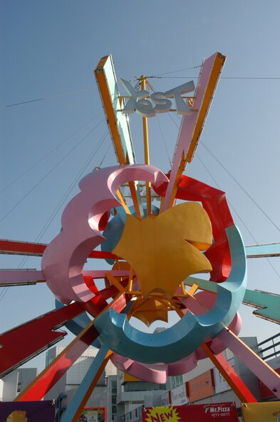 GUNSAN CITY, Republic of Korea  Dec. 26, 2006 -- No one can escape the confines of a mall and Gunsan City is no exception. Airman stationed at Kunsan Air Base can check out the several clothing stores and restaurants at the Yest shopping street. Airmen can also take advantage of the Lotte Cinema complex next door. (U.S. Air Force photo/Senior Airman Stephen Collier)