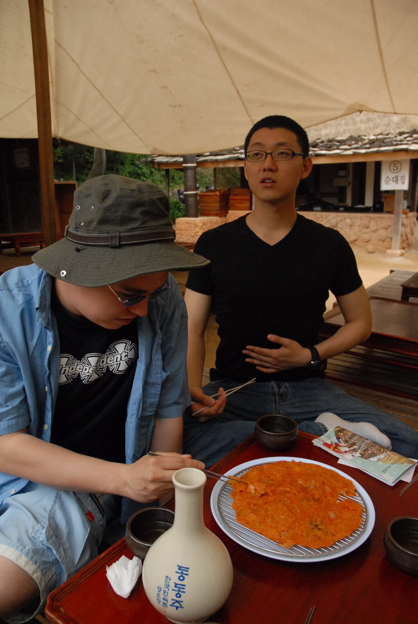 SEOUL, Republic of Korea --  Spc. John K. Ganey and Pfc. Yoo, Seung Han, munch down on some fried kimchi for a snack during their trip to a Korean fold village during the Korean Augmentees to the U.S. Army-U.S. Soldier Friendship Week. (U.S. Army photo by Pfc. Gretchen N. Goodrich)