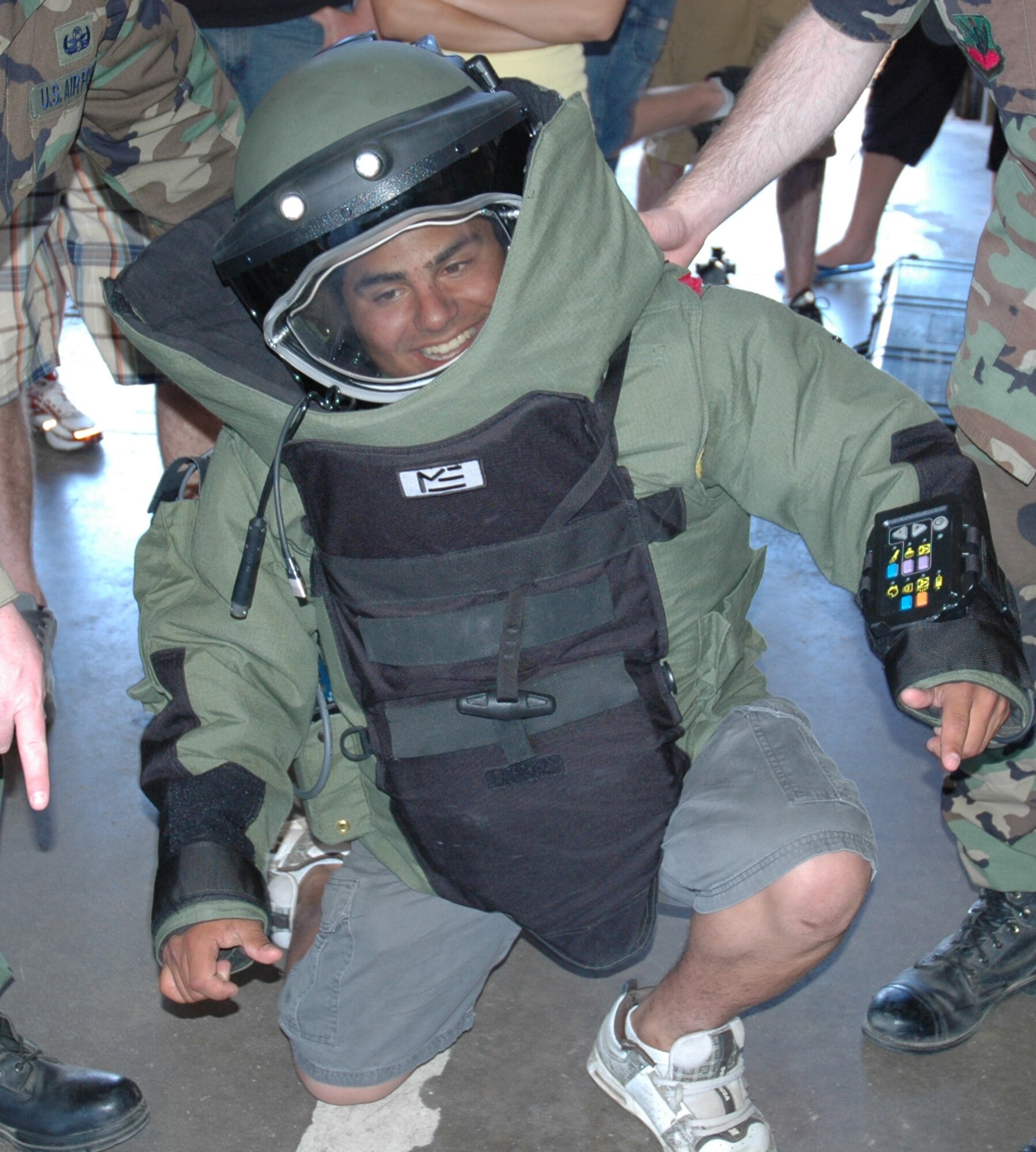 Local students experience EOD > Minot Air Force Base > Article Display