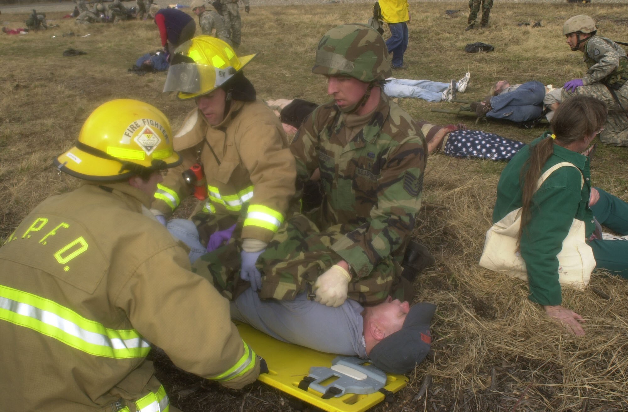 NORTH POLE, Alaska – Tech. Sgt. Everett Emerson, an Air National Guard medic from Kulis Air National Guard Base, Alaska, works with firefighters from the North Pole Fire Department to secure a simulated accident victim on a backboard for transportation to the Fairbanks Memorial Hospital May 9. The scenario was part of the Alaska Shield/Northern Edge 2007 exercise which is scheduled from May 7-18 and is designed to test all agencies’ preparedness and interaction and response to a variety of incidents ranging from natural disasters to terrorist attacks and other emergencies. (U.S. Air Force photo by Staff Sgt. J.G. Buzanowski)
