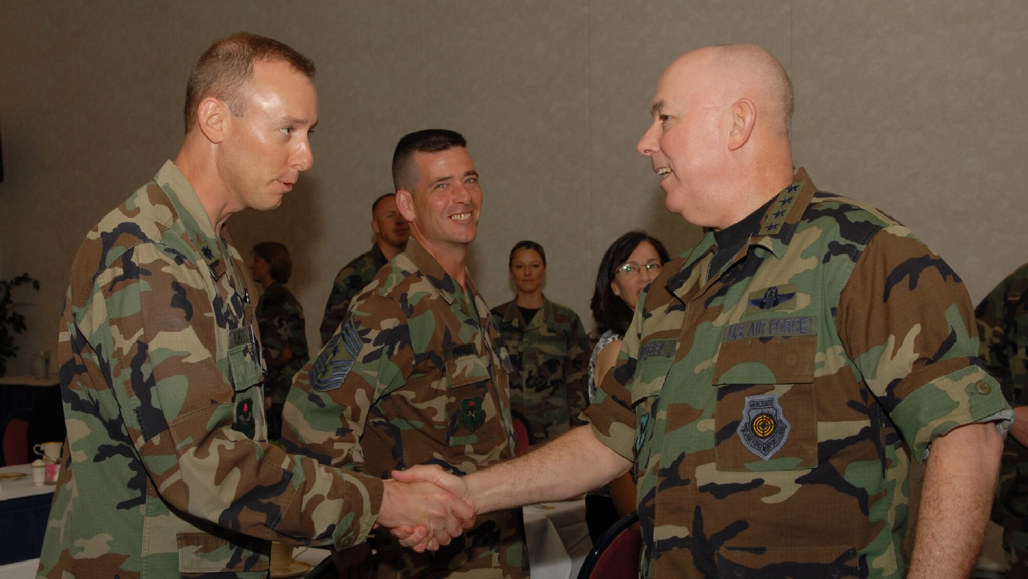 Lt. Col. William Roberts, 17th Logistics Readiness Squadron commander, and Chief Master Sgt. Paul Moreau, 17th Training Wing command chief master sergeant, greet Gen. T. Michael Moseley, Chief of Staff of the Air Force, during his visit to Goodfellow April 20. General Moseley met with Lt. Col. Roberts and other recent deployees from Goodfellow during his visit. (U.S. Air Force photo by Airman 1st Class Kamaile Chan)