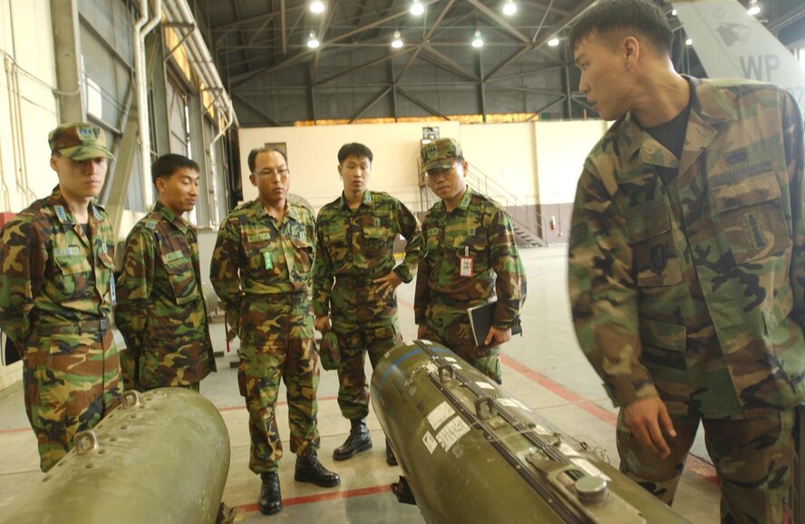 KUNSAN AIR BASE, Republic of Korea  May 16, 2007 -- Staff Sgt. John Kim, 8th Maintenance Group, explains to Republic of Korea air force members the challenges 8th Fighter Wing weapons maintainers face during operations May 16. Members of the ROKAF 19th Air Base toured the 35th Fighter Squadron and Aircraft Maintenance Unit to gain a better understanding of F-16 maintenance and operations. (U.S. Air Force photo/Senior Airman Darnell Cannady)                                                             