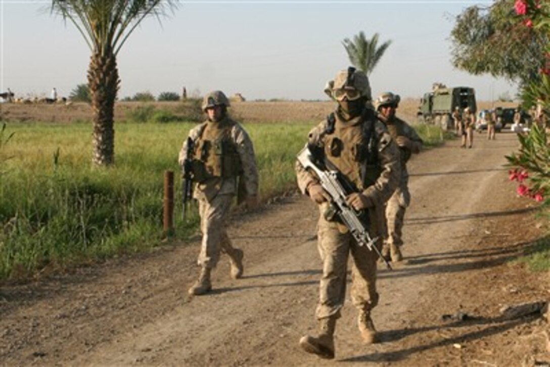 U.S. Marines from 2nd Battalion, 10th Marine Regiment move out to provide security for fellow members of their unit in Al Fahren, Iraq, on April 16, 2007.  