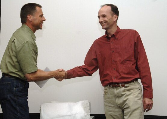 FAIRCHILD AIR FORCE BASE, Wash. -- Col. Scott Hanson, 92nd Air Refueling Wing commander, shakes hands with Allard Carney, 92nd ARW director of staff, May 15 during Colonel Hanson’s farewell gathering. (U.S. Air Force photo/ Senior Airman Chad Watkins)