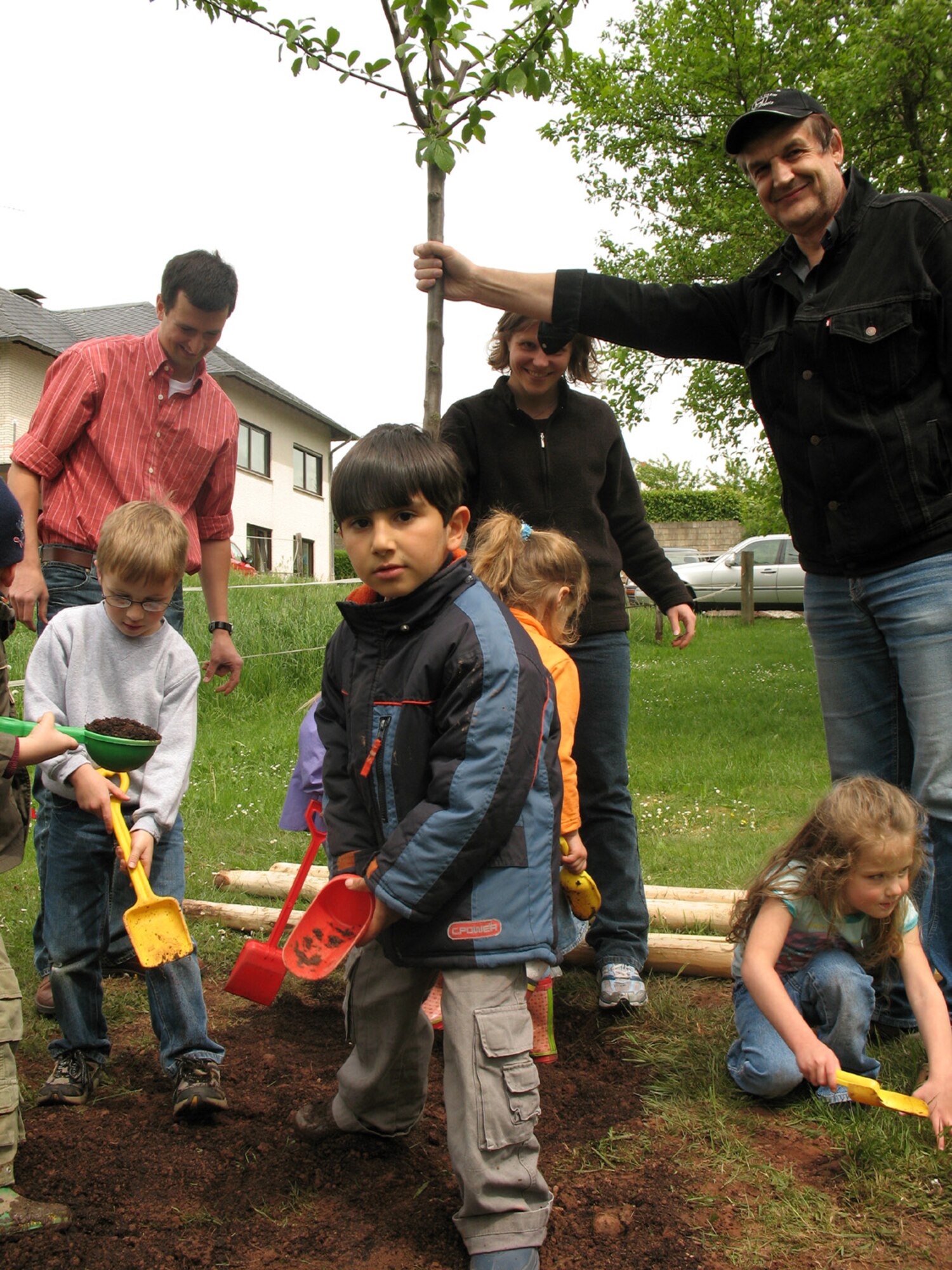 SPANGDAHLEM AIR BASE, GERMANY -- Sabers celebrate Earth Week events by planting trees at a kindergarten in Spangdahlem Village where half the students are American and half are German. (US Air Force photo/Airman 1st Class Bradley Kasch)