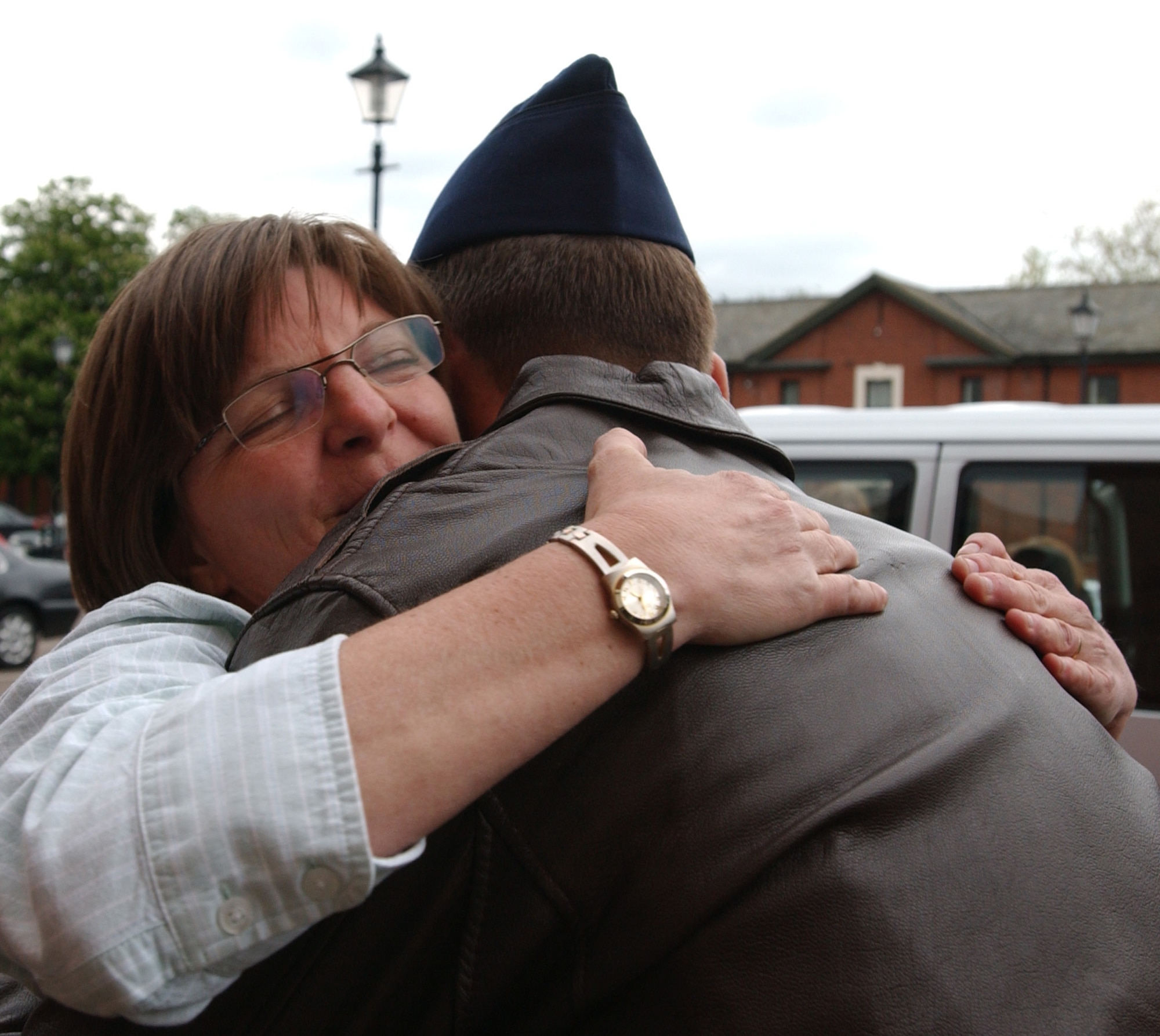 Chief Master Sergeant Keith Johnson from the 352nd special operation group hugs his wife Master Sergeant Shelonie Johnson upon her return from a four-month deployment to Baghdad. She was one of six troops from the 100th Mission Support Squadron who returned to RAF Mildenhall May 14, 2007. (U.S Air Force photo by Airman Brad Smith)                        