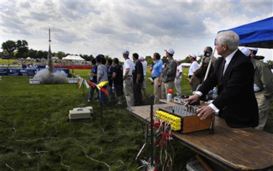 Secretary of Defense Robert M. Gates pushes the button to launch a test rocket for the Madison, Wisconsin Rocket Club during the Team America Rocketry Challenge in The Plains, Va., May 19, 2007.  The TARC, in its fifth year, is a nationwide competition designed to encourage students to study math and science in middle and high school.