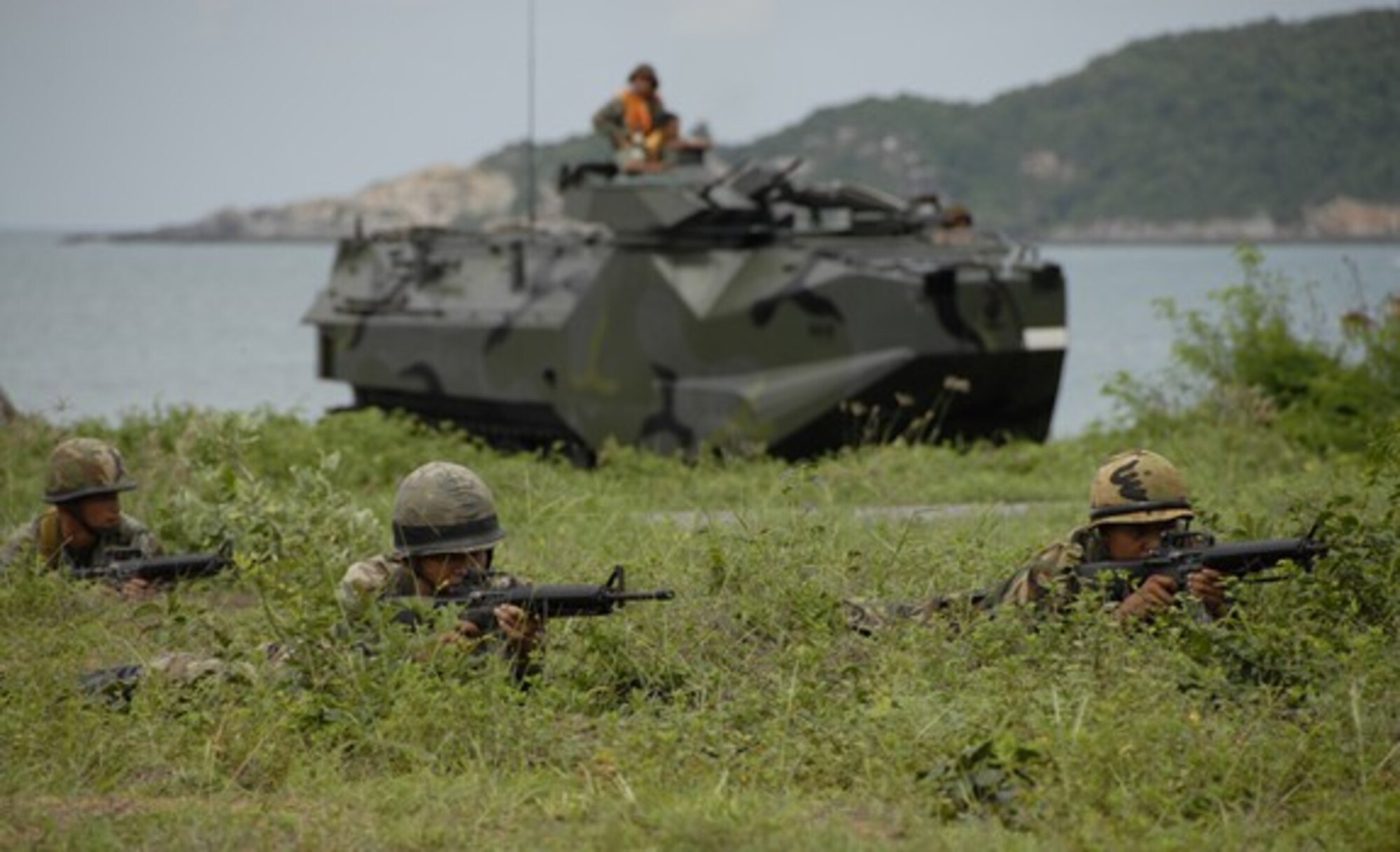 HATYAO BEACH, CHON BURI, Thailand -- Infantrymen with the Royal Thai Marines take up positions during an amphibious raid exercise May 11, 2007. The training was part of Cobra Gold 2007, an annual U.S. and Thai exercise designed to ensure regional peace and strengthen the ability of the Royal Thai Armed Forces to defend Thailand or respond to regional contingencies. (Official Cobra Gold 2007 photo by U.S. Marine Sgt. Ethan E. Rocke)