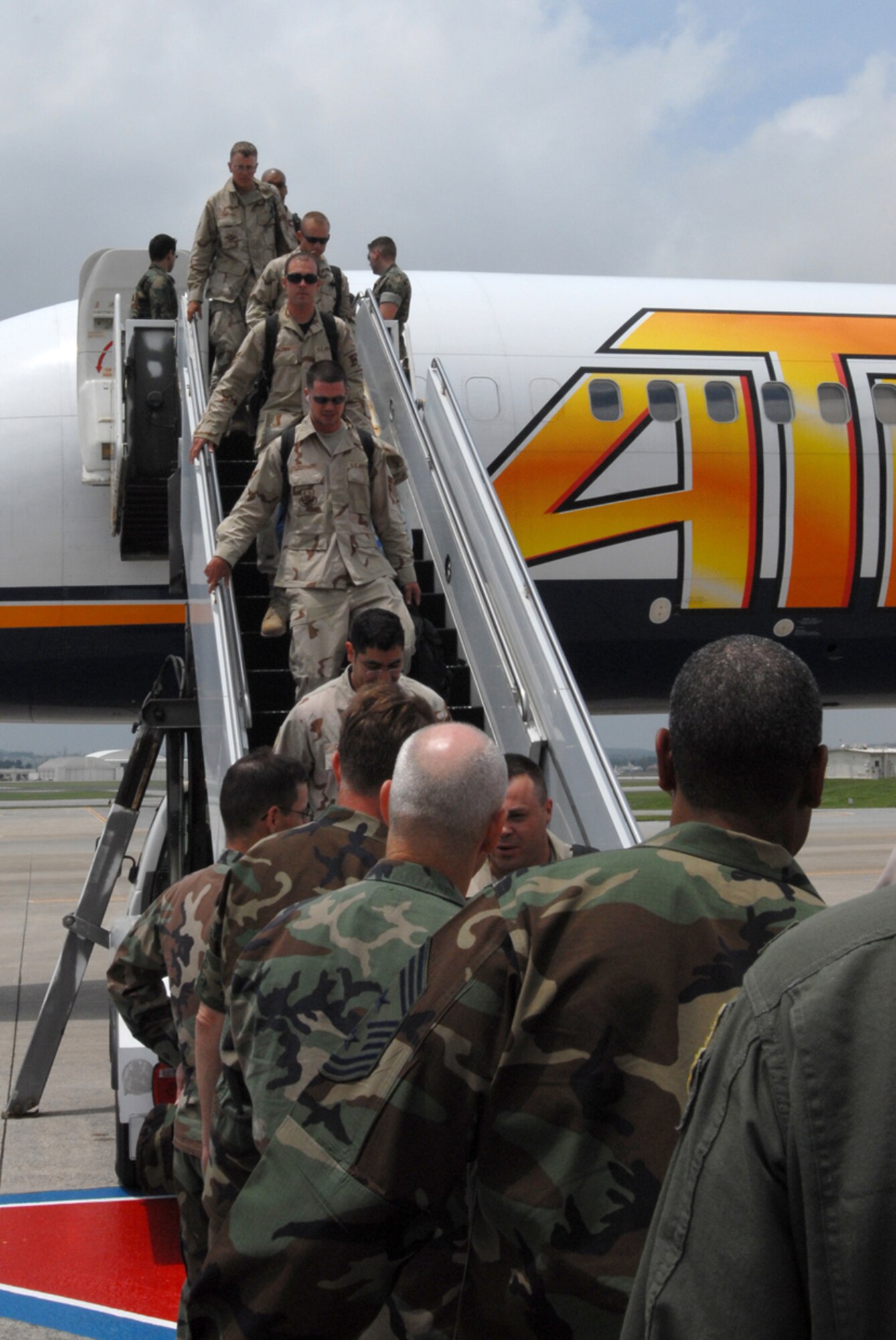 Members from the 18th Wing welcome those returning from their deployment during AEF 5/6 cycle. Fifty-five people returned to Kadena Air Base, Japan, May 15.
(U.S. Air Force/Airman 1st Class Kasey Zickmund)