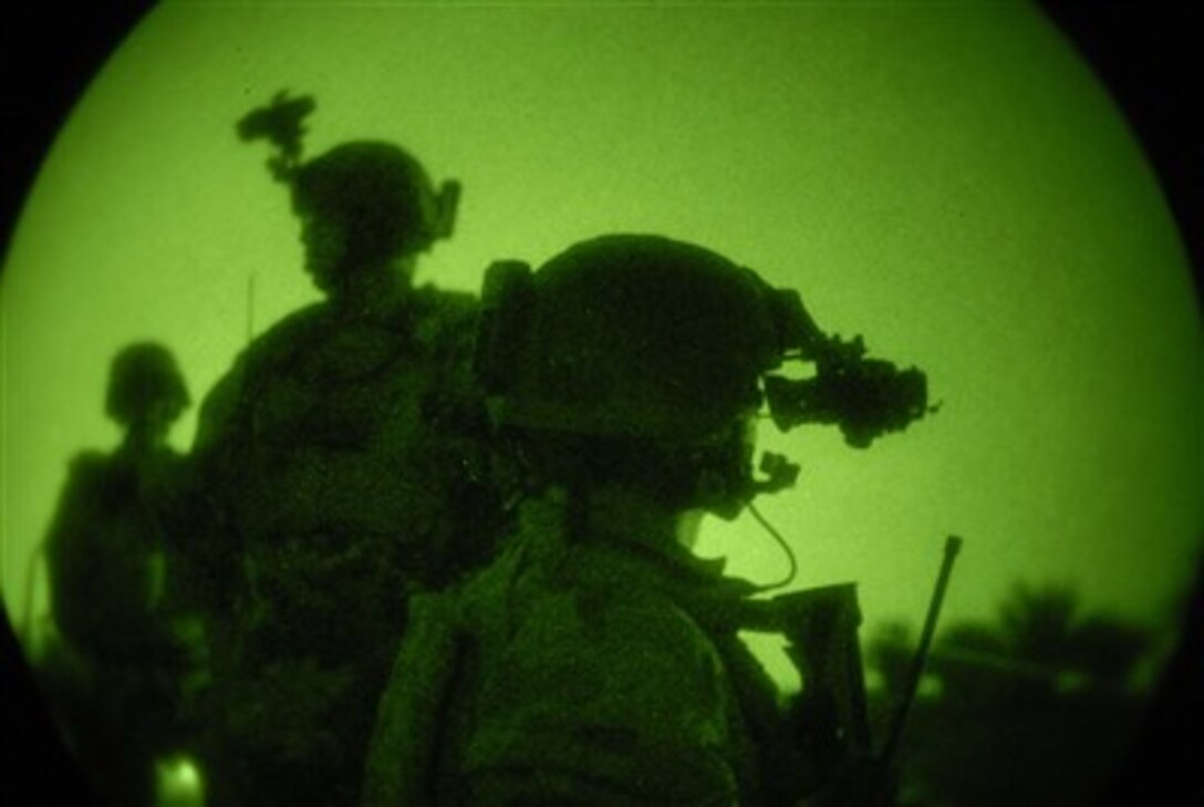 Iraqi Special Operations Forces and coalition forces conduct a search and rescue mission in an attempt to find three U.S. Army soldiers missing in action, May 13, 2007, in Baghdad, Iraq. 