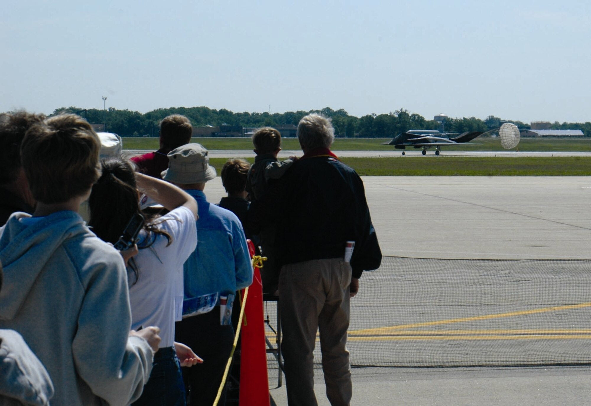 An F-117 pilot deploys the jet’s parachute upon landing at the Joint Services Open House, before a crowd of roughly 50,000 on May 19. The open house, one of the largest in the Air Force, is held annually at Andrews Air Force Base. (U.S. Air Force photo by 1st Lt. Phil Ventura)
