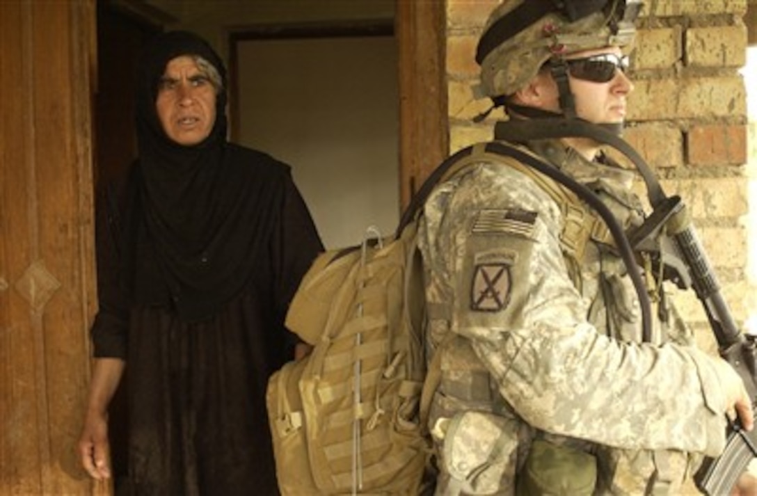 A U.S. Army soldier provides security outside a house during a foot patrol to locate three missing soldiers in Al Thobat, Iraq, on May 18, 2007.  The soldier is assigned to Alpha Company, 4th Battalion, 31st Infantry Regiment, 2nd Brigade Combat Team, 10th Mountain Division (Light Infantry).  