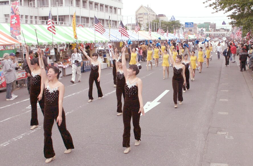 A local women’s dance troupe performed as one of the many acts in the parade through
Misawa city streets Sunday morning for the 18th annual American Day festival. The parade,
which started on White Pole Road and ended at the train park, included hundreds of volunteers
from the Misawa community. Thousands of people came out to participate in the twoday
event. American Day is just one of the many festivals that celebrate the friendship
between Misawa’s Japanese and American neighbors. (Photo by Staff Sgt. Vann Miller)