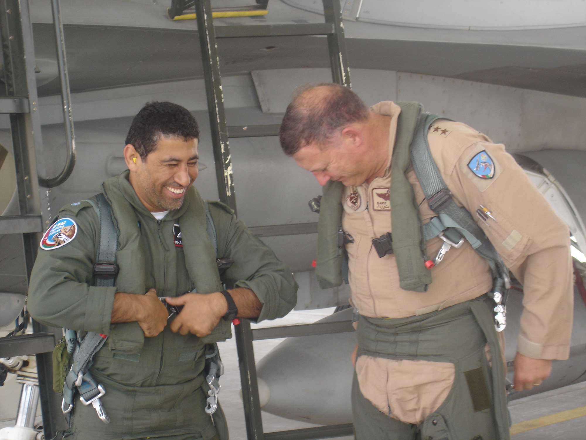 Maj. Khamis al-Ghafri and Lt. Gen. Gary North disembark from an Omani F-16 Fighting Falcon May 29 following a training flight. The aviators flew together in a two-seat F-16 model as a part of a two-ship formation that trained at local ranges around Thumrait, Oman. Major Khamis is with the 18th Squadron of the Royal Air Force Oman and General North is the U.S. Central Command Air Forces commander. (U.S. Air Force photo/Maj. Mark Visconi)
