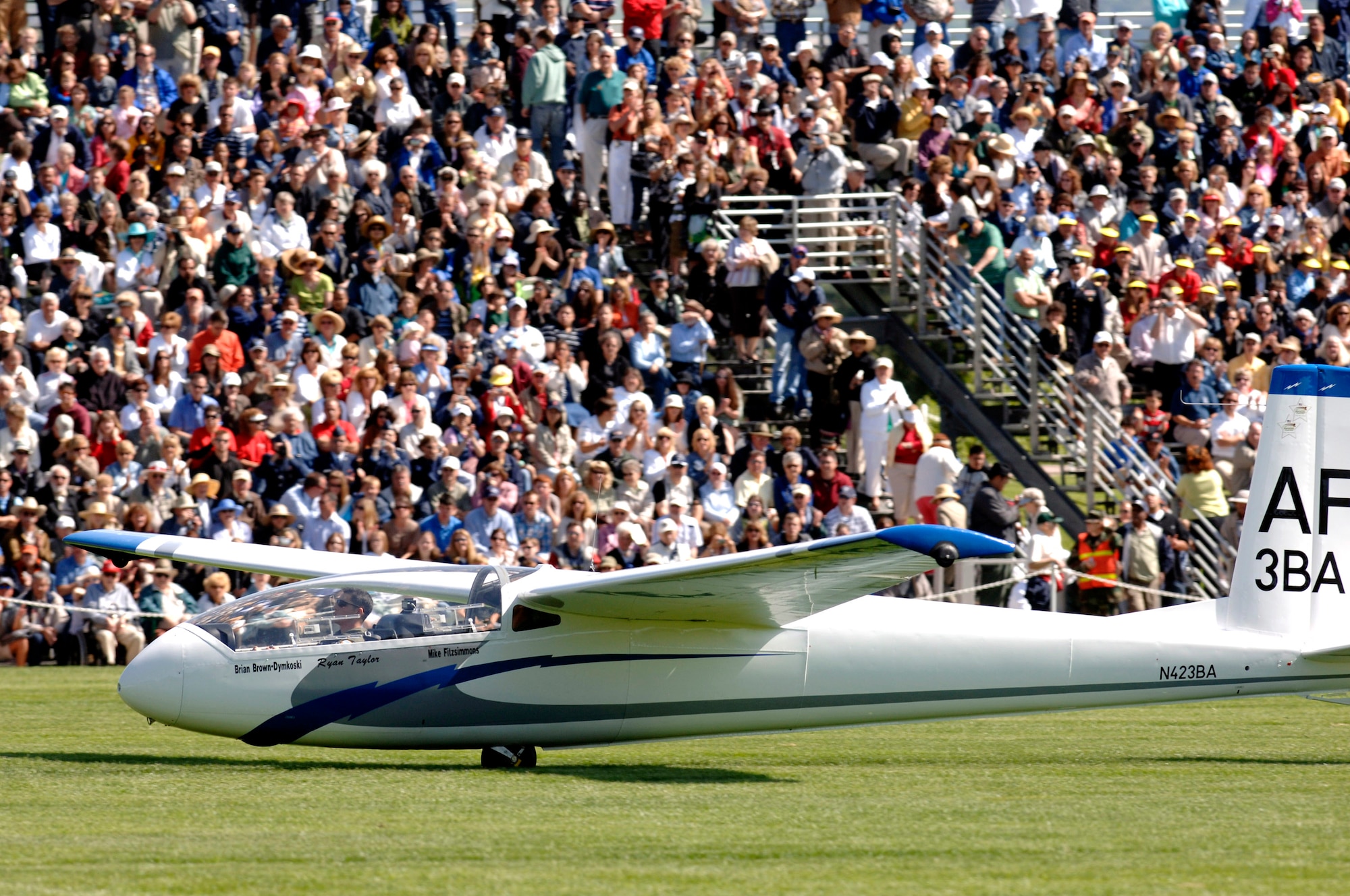 An academy glider lands on the Stillman Parade Field during the 2007 Graduation Parade May 29 at the U.S. Air Force Academy in Colorado. The graduation for the U.S. Air Force Academy's Class of 2007 will be held 10 a.m. May 30 at Falcon Stadium. Secretary of Defense Dr. Robert M. Gates will be the guest speaker. (U.S. Air Force photo/Mike Kaplan) 
